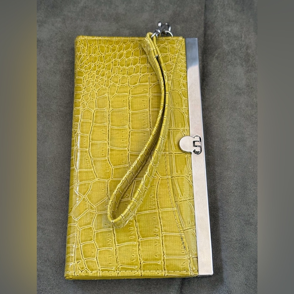 FAUX CROC Chartreuse Clutch Wallet w/ Wristlet Strap Multi-Compartments w/ Zip - Picture 6 of 16